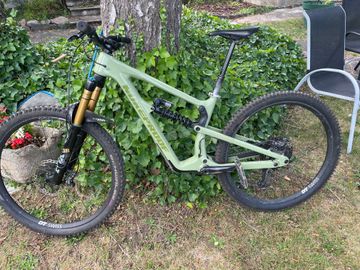 Brugt Nukeproof Mega Carbone 290 Factory 2021 Mountainbike — billede 1 af 7