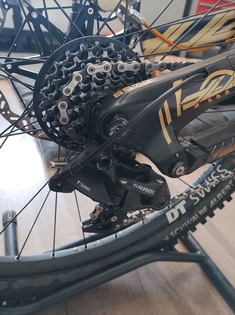 Used YT Custom SRAM GX 2017 Mountainbike, Black — image 3 of 8