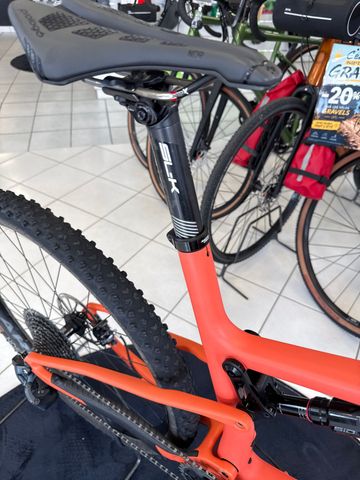 Tweedehands Santa Cruz Blur Sram X0 EAGLE AXS 2024 Mountainbike — afbeelding 6 van 6