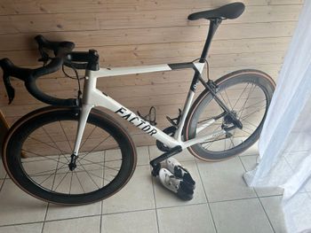 Gebrauchtes Factor O2 Shimano Ultegra Di2 2022 Road & Gravel, Weiß — Bild 2 von 3