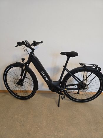 CUBE TOURING HYBRID, PRO 625 2023 2023 Urban & Touring de segunda mano