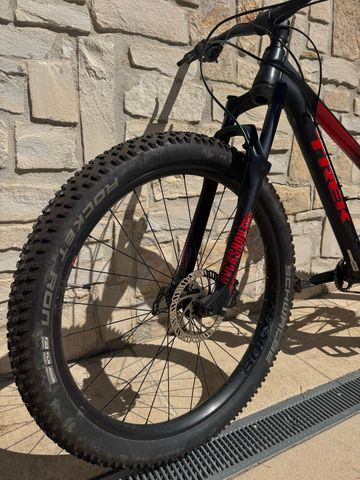 Used Trek Roscoe 7 2019 2019 Mountainbike, Black, 27.5 — image 2 of 3
