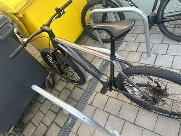 Used Orbea URRUN 30 2022 2022 Mountainbike, Light Gray, 29 — image 4 of 11