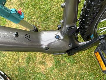 Used Orbea URRUN 30 2022 2022 Mountainbike, Light Gray, 29 — image 9 of 11
