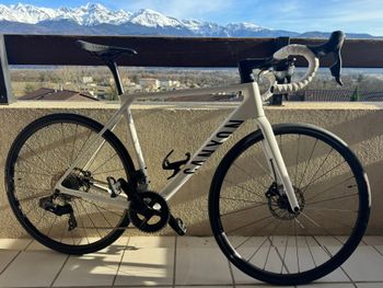 Canyon Ultimate SRAM Rival eTap AXS 2022 Road & Gravel usato