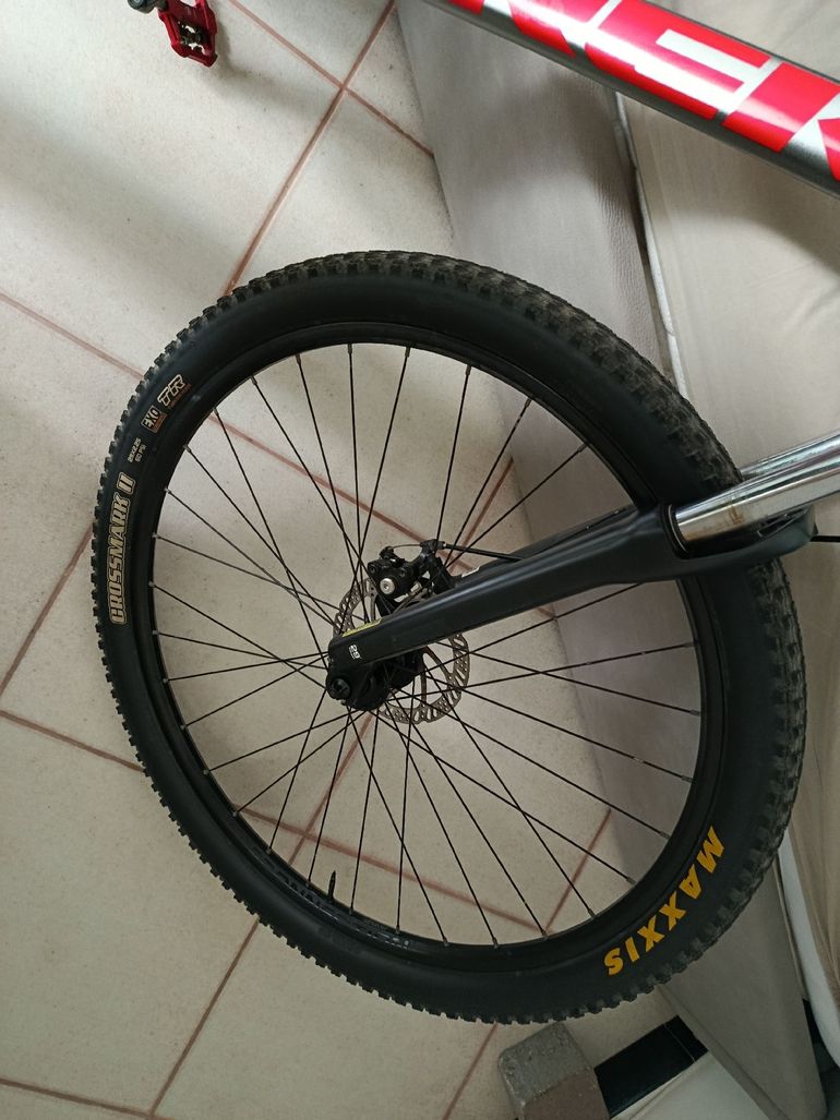 Trek Marlin 4 2022 2022 Mountainbike usato, Grigio chiaro — immagine 5 di 6