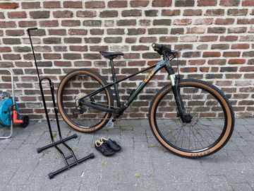 Used Liv Custom Shimano Deore 2025 Mountainbike, Green — image 1 of 6