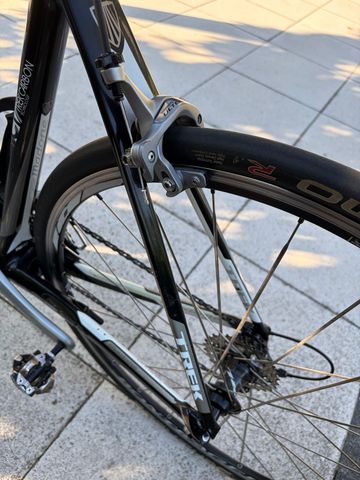 Used Trek Madone 5.2 2011 2011 Road & Gravel, Black — image 4 of 12