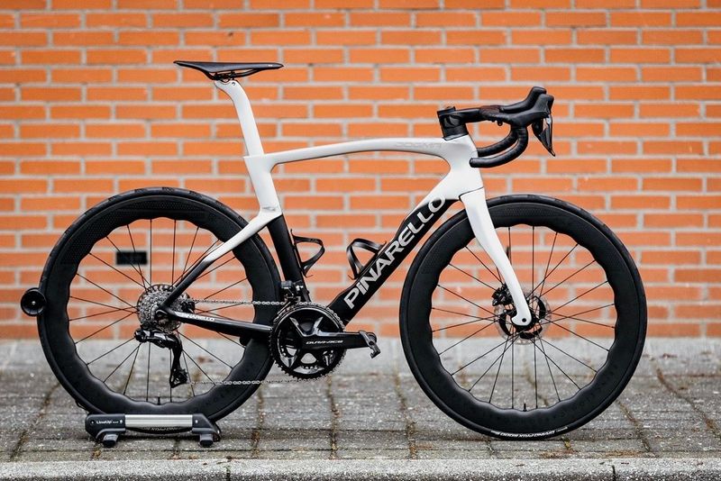 Pinarello DOGMA F DURA ACE Di2 Disc 2022 2022 Road & Gravel usato