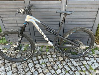 Canyon Neuron CF 8 2024 2024 Mountainbike d'occasion — image 2 sur 9