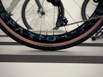 Used Bianchi Impulso RC 2026 2026 Road & Gravel, Blue — image 12 of 13