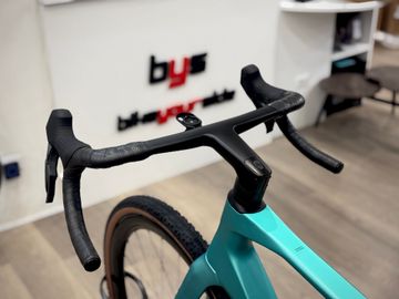 Used Bianchi Impulso RC 2026 2026 Road & Gravel, Blue — image 11 of 13