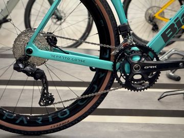 Used Bianchi Impulso RC 2026 2026 Road & Gravel, Blue — image 4 of 13