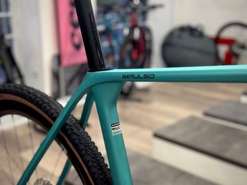 Used Bianchi Impulso RC 2026 2026 Road & Gravel, Blue — image 10 of 13