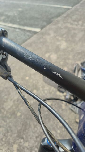 Used Trek Roscoe 8 2023 2023 Mountainbike, Blue, 27.5, 29 — image 6 of 7