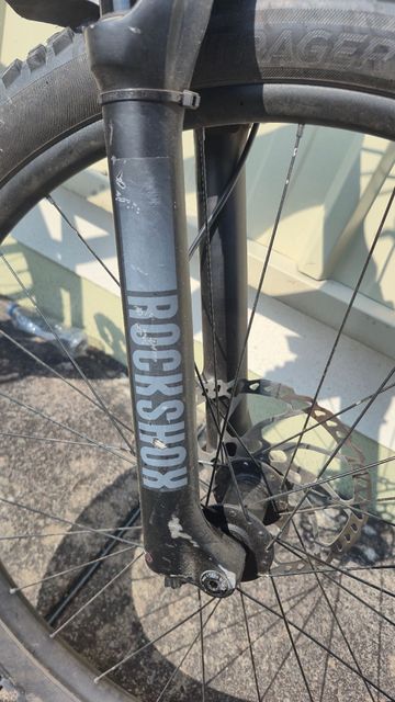 Used Trek Roscoe 8 2023 2023 Mountainbike, Blue, 27.5, 29 — image 4 of 7