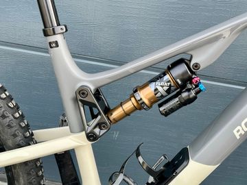 Used Rocky Mountain Instinct C90 Shimano 2024 Frameset 2024 Mountainbike, Light Gray, 27.5, 29 — image 8 of 11