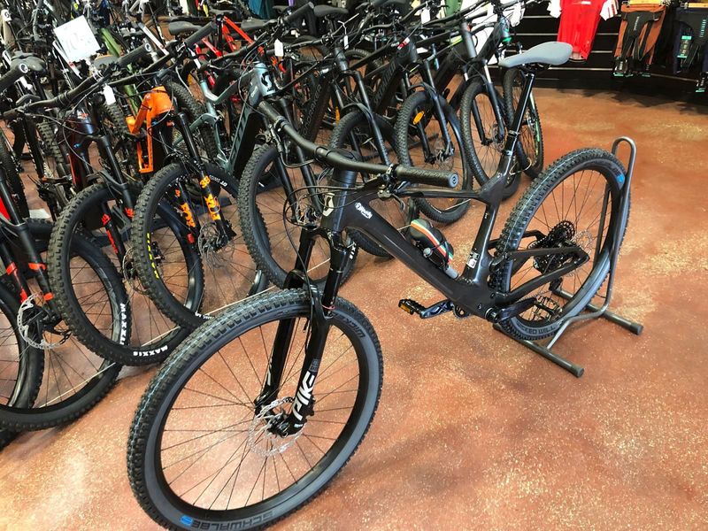 Used Scott Spark 940 2023 2023 Mountainbike, Black, 29 — image 7 of 9