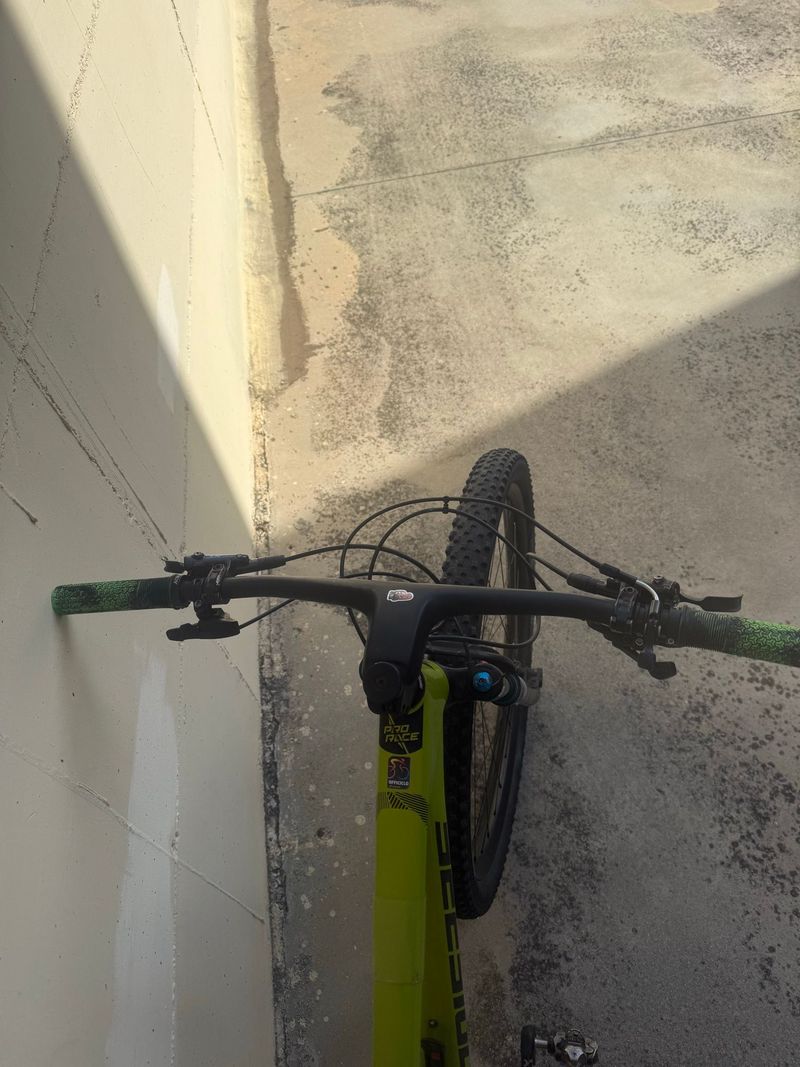 Used Lapierre Prorace CF 7.9 2023 2023 Mountainbike, Green — image 6 of 8