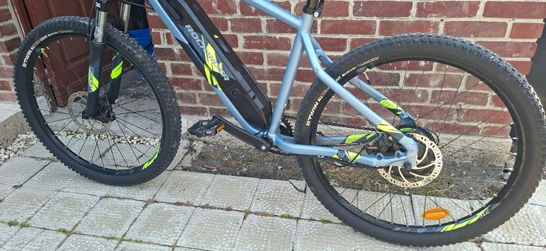 Used DECATHLON Custom Microshift 2022 Mountainbike, Blue — image 5 of 8
