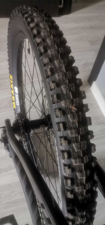Used Giant Glory Advanced 2024 2024 Mountainbike, Black, 29, 27.5 — image 9 of 9