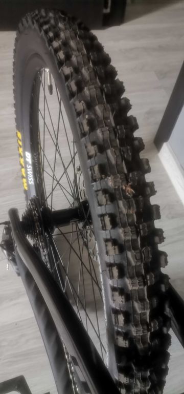 Used Giant Glory SRAM GX DH 2024 Mountainbike, Black, 27.5 (650B) — image 9 of 9