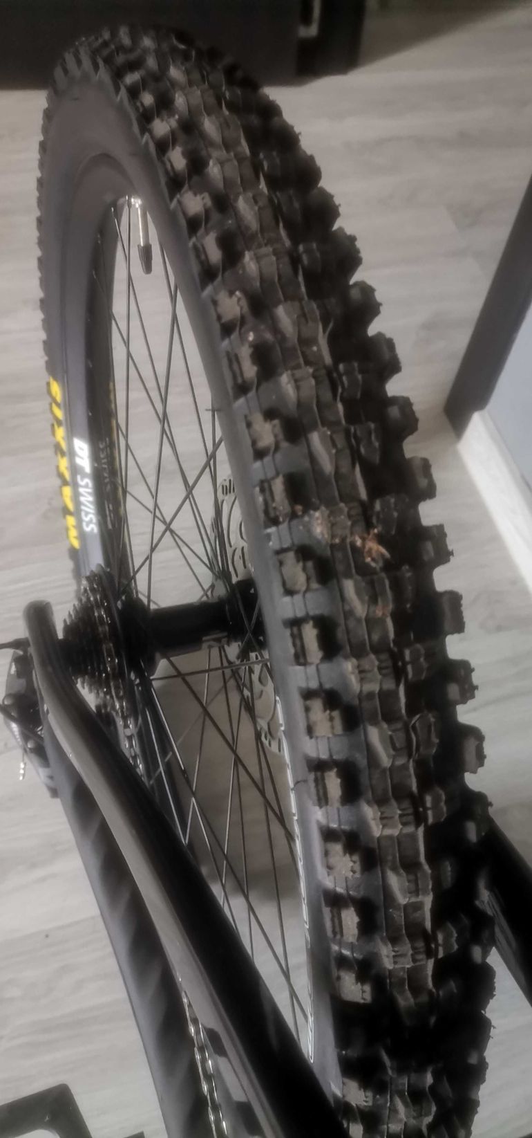 Used Giant Glory Advanced 2024 2024 Mountainbike, Black, 29, 27.5 — image 9 of 9