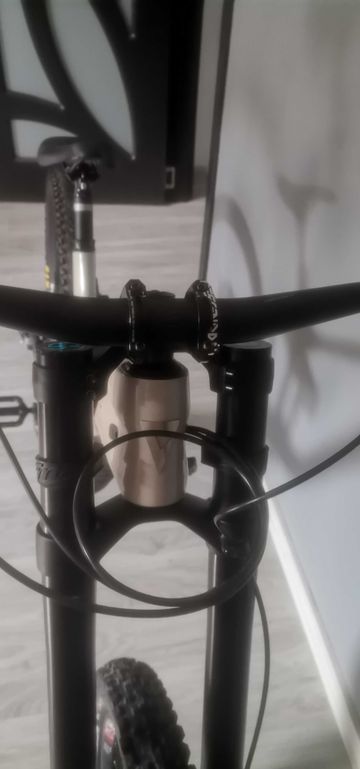 Used Giant Glory SRAM GX DH 2024 Mountainbike, Black, 27.5 (650B) — image 7 of 9