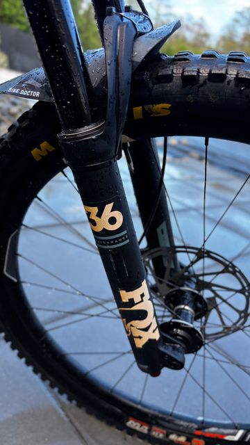 Używany Giant 1.5 GE 2018 2018 Mountainbike — zdjęcie 11 z 16