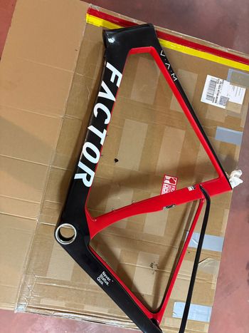 Tweedehands Factor Ostro Frameset 2024 Road & Gravel