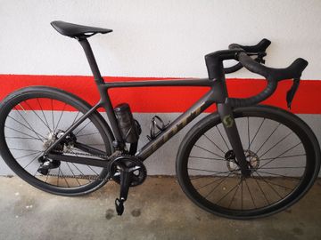 Scott Addict RC 15 2024 2024 Road & Gravel usato
