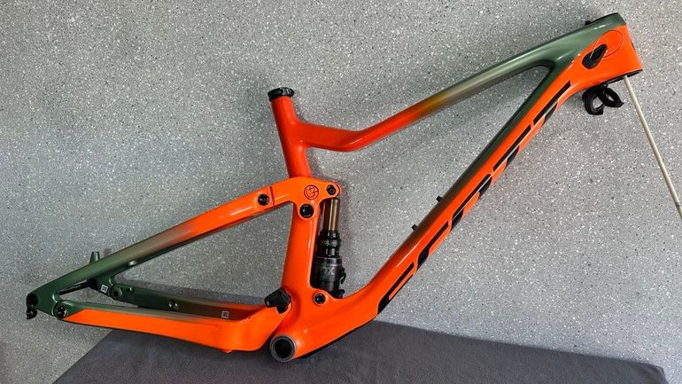 Brugt Scott Genius 900 Tuned AXS 2022 Frameset 2022 Mountainbike — billede 2 af 17