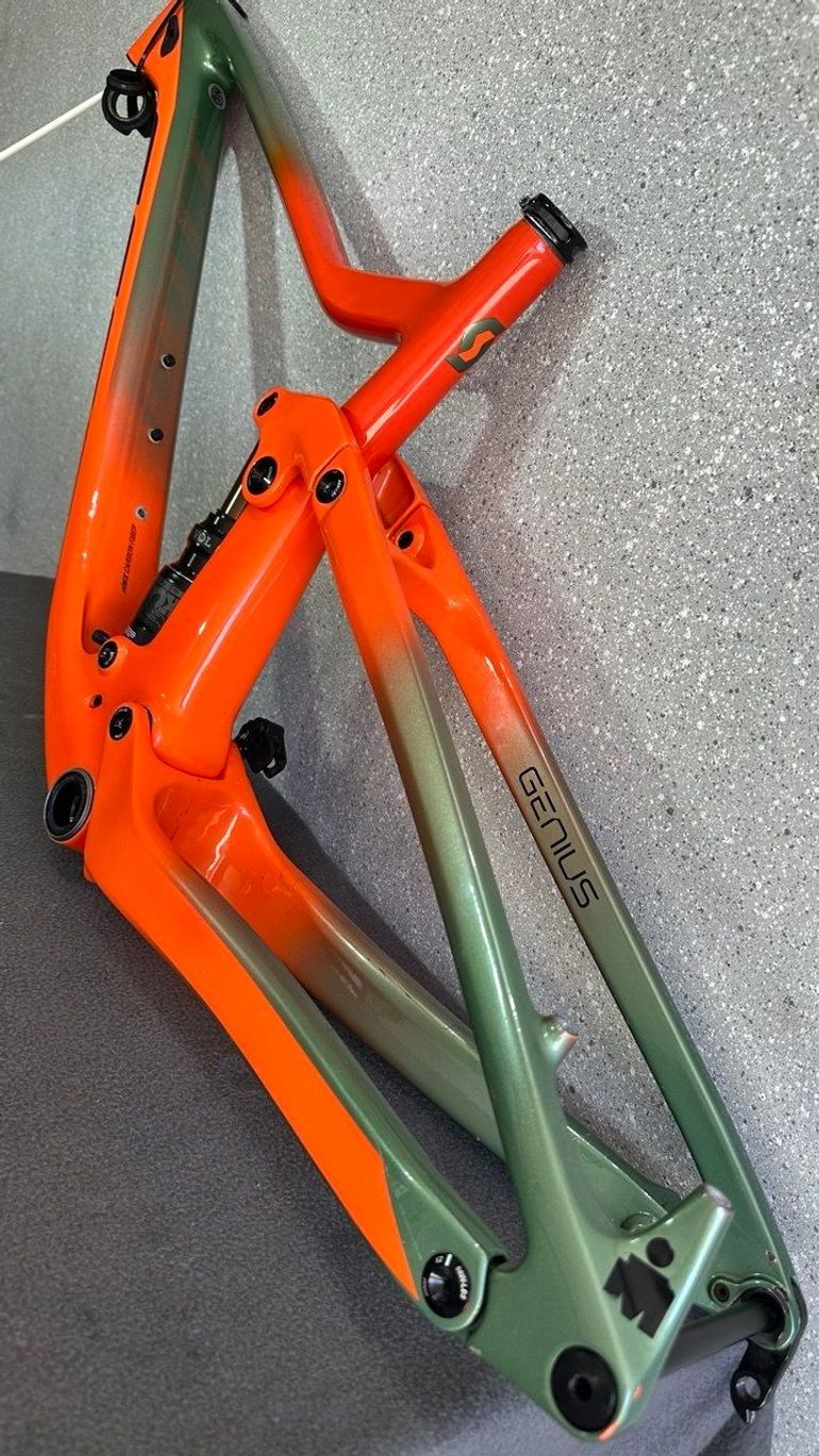 Brugt Scott Genius 900 Tuned AXS 2022 Frameset 2022 Mountainbike — billede 10 af 17