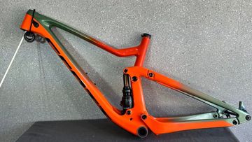 Brugt Scott Genius 900 Tuned AXS 2022 Frameset 2022 Mountainbike — billede 3 af 17