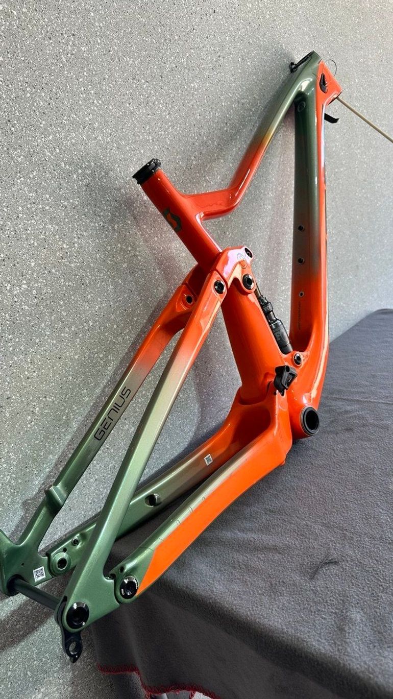 Brugt Scott Genius 900 Tuned AXS 2022 Frameset 2022 Mountainbike — billede 4 af 17