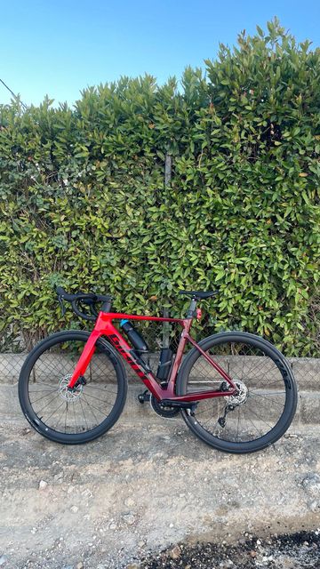 Giant Propel Advanced 2 2024 2024 Road & Gravel de segunda mano, Rojo — imagen 1 de 3