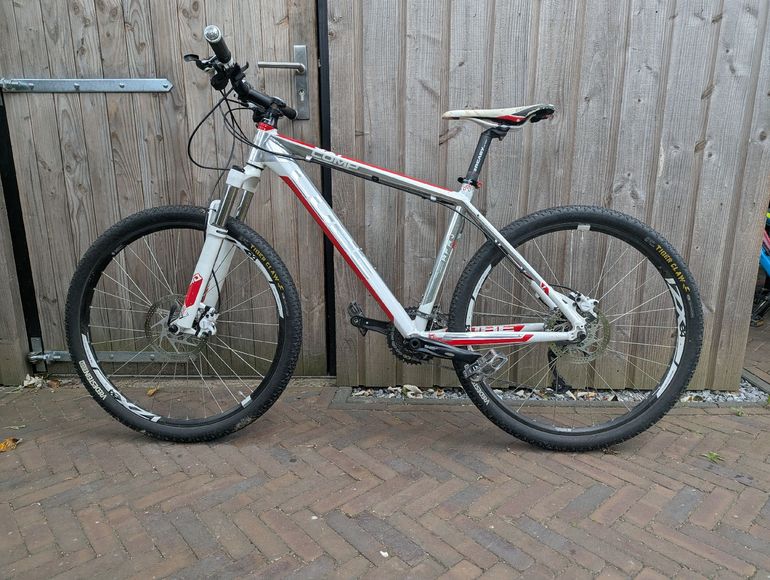 Used CUBE Ltd Shimano Deore XT 2012 Mountainbike, White — image 2 of 13