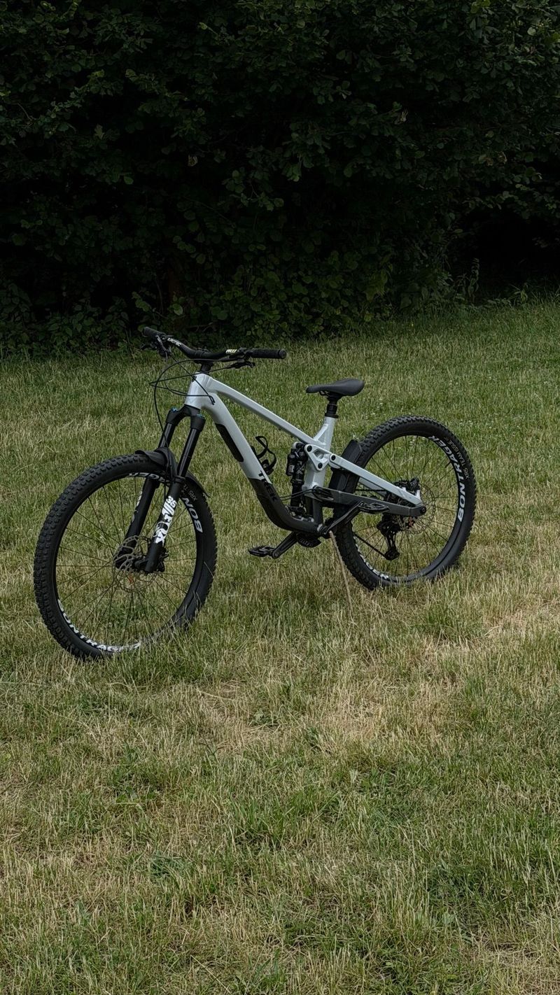 Käytetty Trek Slash 8 Gen 6 2025 2025 MTB