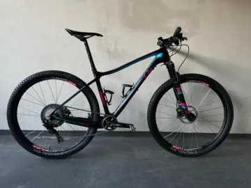 Used Liv Obsess Advanced 1 2017 Mountainbike, Purple — image 1 of 7
