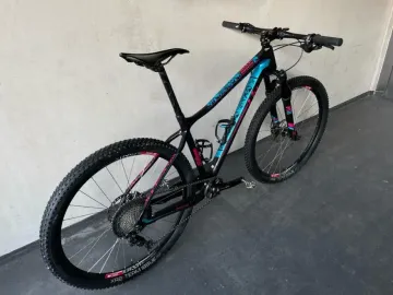 Used Liv Obsess Advanced 1 2017 Mountainbike, Purple — image 2 of 7