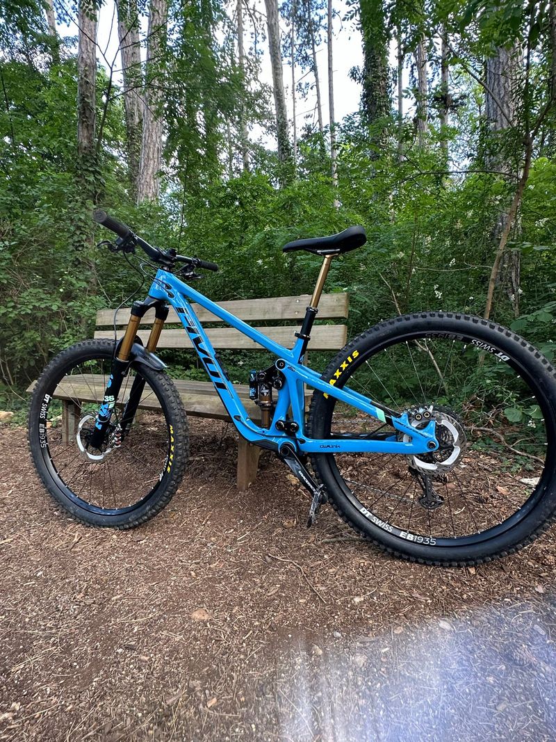 Used Pivot SWITCHBLADE Pro XT/XTR w/ Carbon Wheels 2024 2024 MTB
