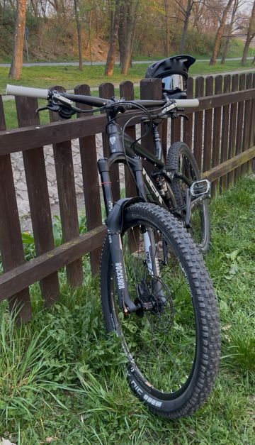 Used Trek Slash Shimano SLX 2021 Mountainbike, Black — image 6 of 6