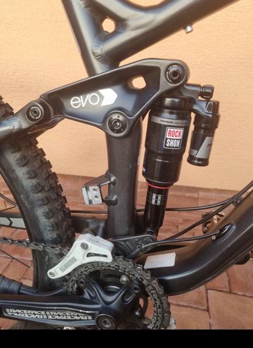 Used Trek Slash Shimano SLX 2021 Mountainbike, Black — image 5 of 6