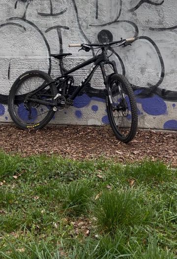Used Trek Slash Shimano SLX 2021 Mountainbike, Black — image 2 of 6