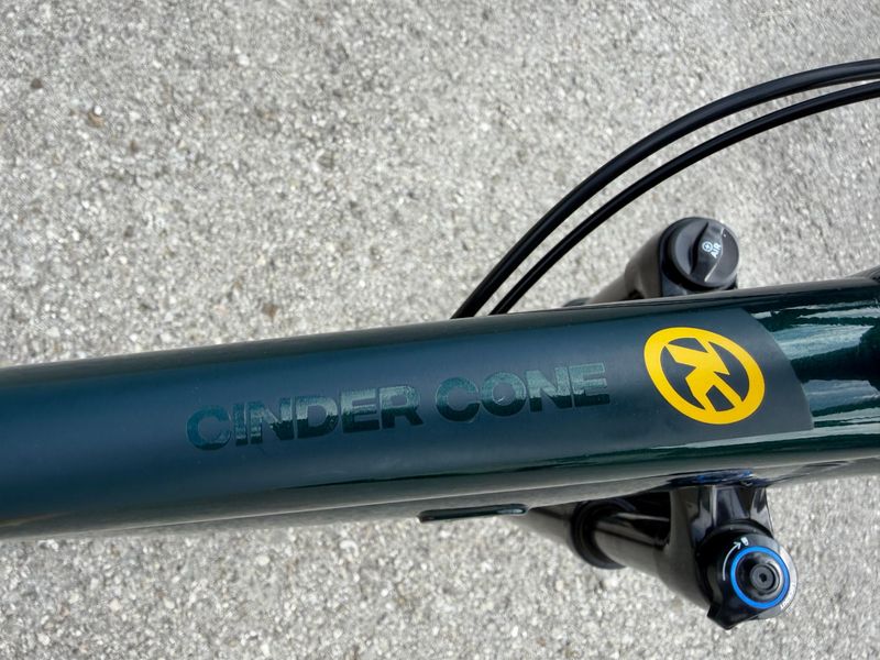 Used Kona Cinder cone Shimano Deore 2022 Mountainbike, Green — image 9 of 12