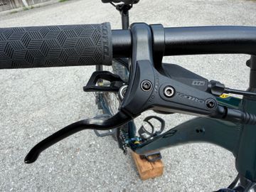 Used Kona Cinder cone Shimano Deore 2022 Mountainbike, Green — image 8 of 12