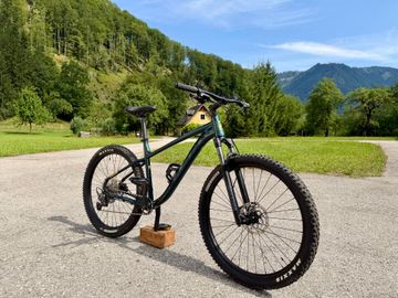 Used Kona Cinder cone Shimano Deore 2022 Mountainbike, Green — image 1 of 12