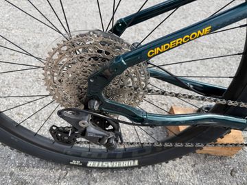 Used Kona Cinder cone Shimano Deore 2022 Mountainbike, Green — image 3 of 12