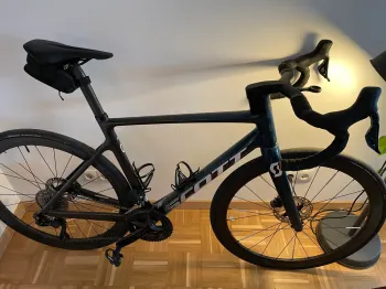 Używany Scott Addict RC 40 2023 2023 Road & Gravel