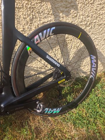 Używany Canyon Aeroad CF SL 7 Disc 2023 2023 Road & Gravel — zdjęcie 10 z 16